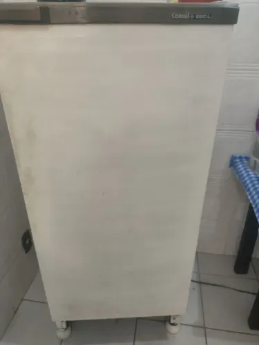 Vendo geladeira ótima funcionando perfeitamente marca Consul 280 litros 