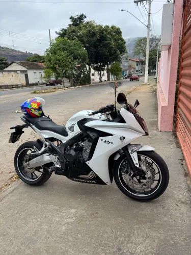 CBR 650 f Branca