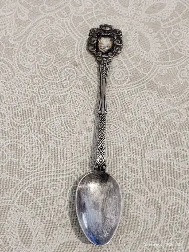 Colher de café única em metal prateado
