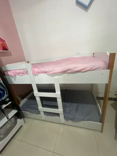 Beliche infantil não acompanha os colchões ?acompanha o escorregador ?