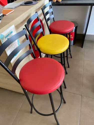 Vendo 3 banquetas semi novas em Goiânia