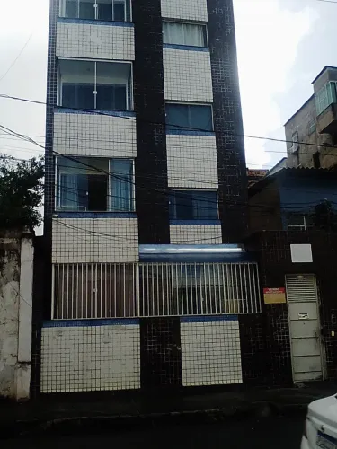 Vendo apartamento na Av Luiz Tarquínio n°61, com 3 quartos, 1 com suíte