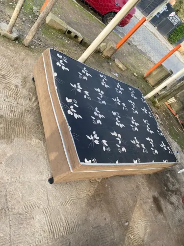 Vendo cama de casal conjugada em excelente estado