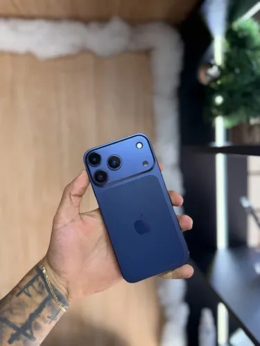 IPHONE 11 NA CARCAÇA DO 17 PRO