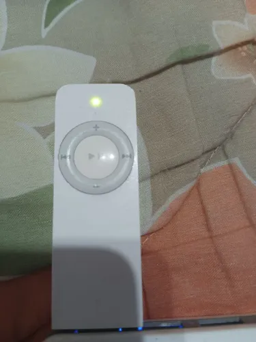 iPod Shuffle de 1ª Geração branco da Apple. LEIA O ANÚNCIO 