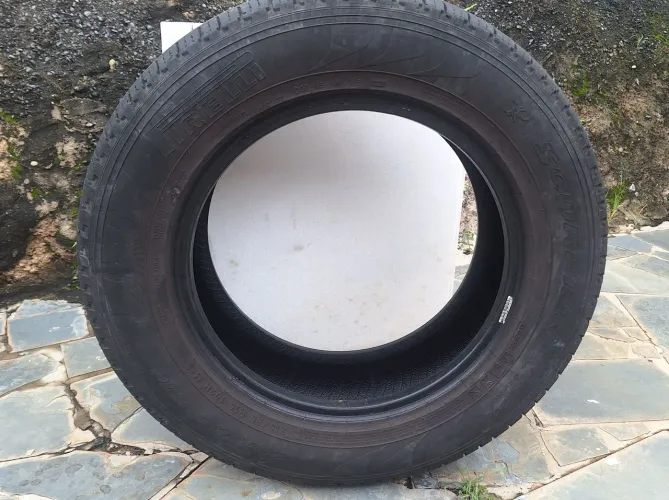 Pneu PIRELLI 215/65 R16 102H usado
