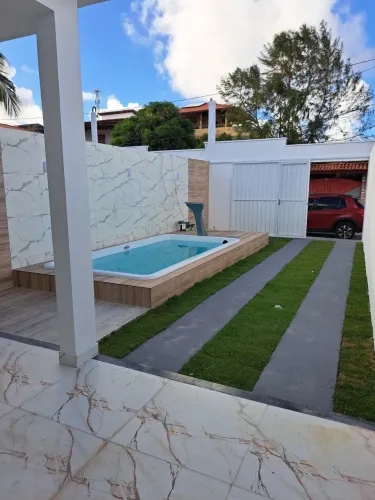 Vendo linda Casa em Arembepe com 2 quartos, Suíte, Piscina, garagem no Vilarejo perto da p