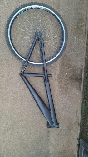 Quadro de bicicleta (acompanha aro) para sair hoje