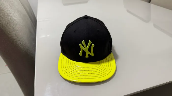 Boné New Era 59Fifty NY Yankees Aba amarela neon