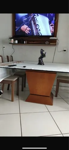 Mesa de jantar de vidro com 4 cadeiras