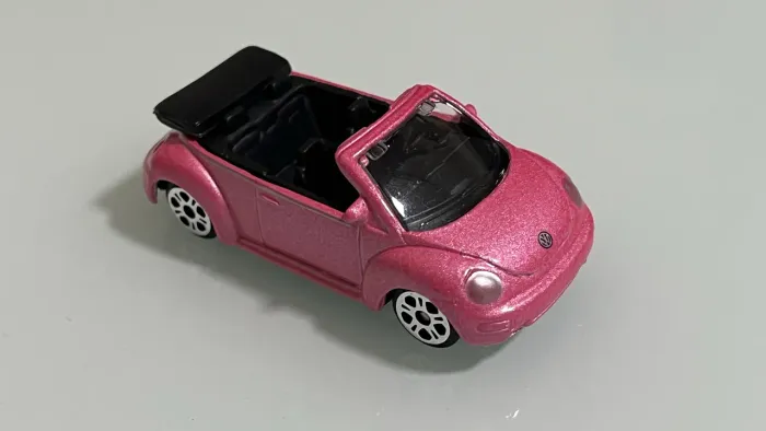 Maisto New Beetle Rosa