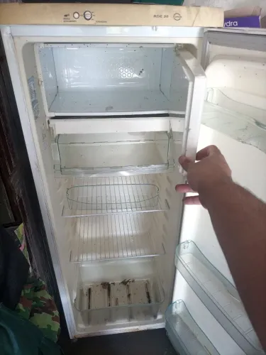 Geladeira pequena para solteiro