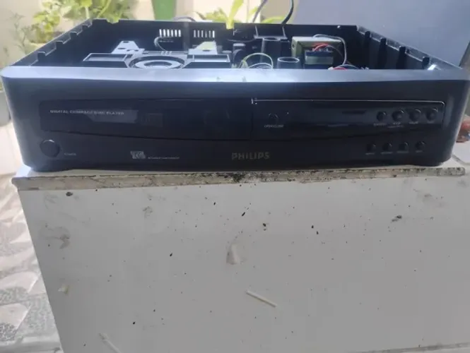 LOTE : APARELHOS DE CD PLAYER NO ESTADO OU SEJA PRA CONSERTO OU RETIRADA DE PEÇAS .