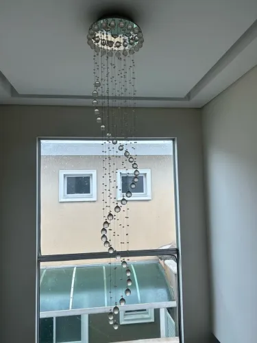 Lustre de cristal espiral, desmontagem e retirada no local