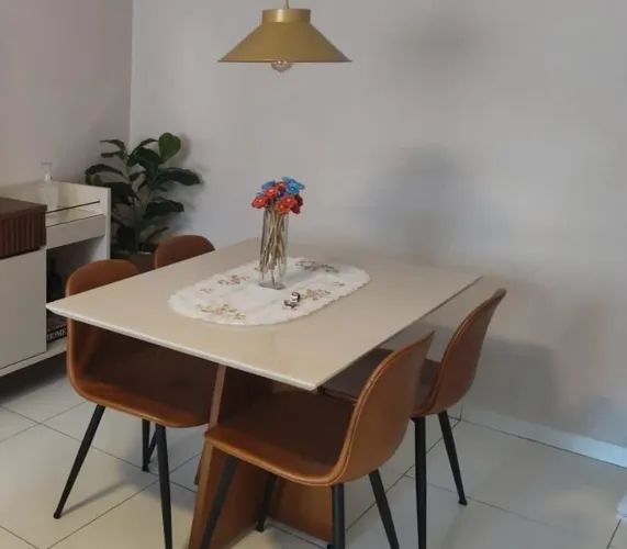 Mesa sem cadeiras