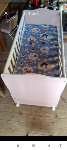 cama de bebê com colchao
