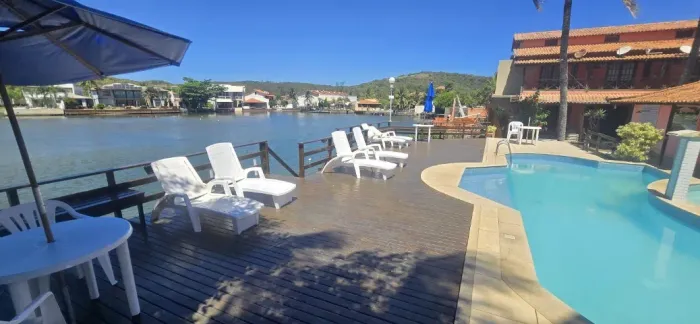 ? Seu Refúgio Náutico na Ogiva: Casa 2 Suítes com Deck para Barco e Área Gourmet