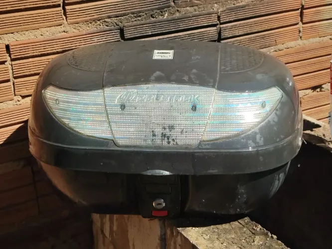 Baú moto 45 litros ( cabe dois capacetes)
