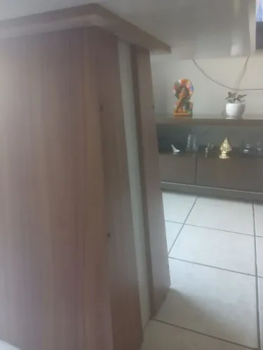 Mesa quadrada de quatro lugares