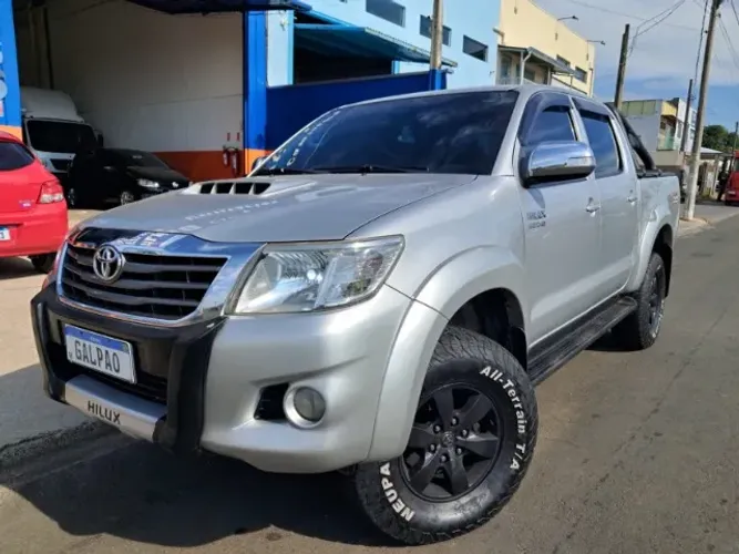 Toyota Hilux CD SRV D4-d 4X4 3.0 TDI Diesel AUT 2012