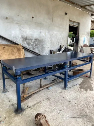 mesa vibratória (fabricação de pias, blocos, pré-moldados) 