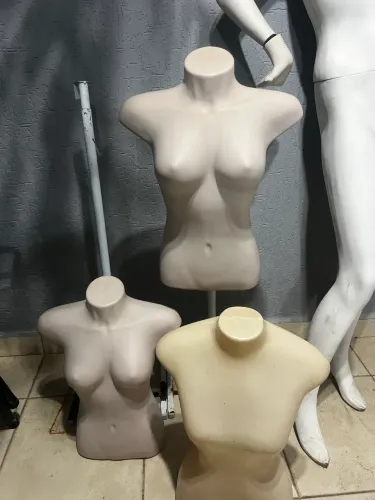 Vende se maniquis femininos 