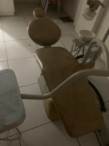 Cadeiras odontológicas usadas