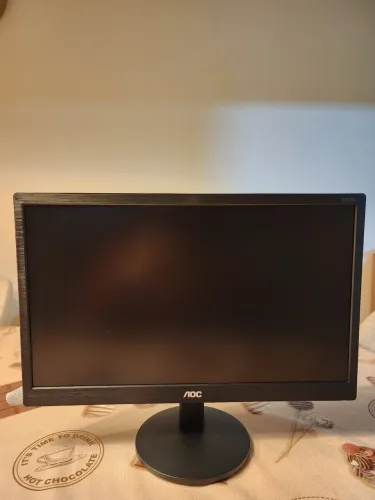 Monitor AOC 18,5" LED + Conversor HDMI e Cabos (Pouco Usado)