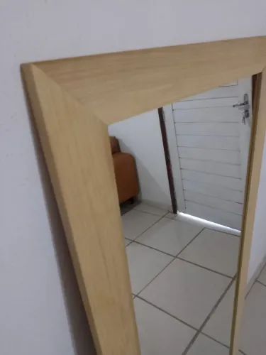 Espelho em moldura de madeira rústica!