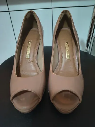 Sapato peeptoe nude 37