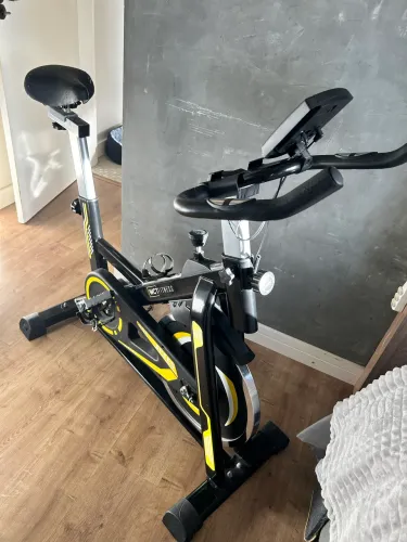 Bicicleta Spinning WCT Fitness 13kg - Profissional, Silenciosa e Resistente - Semi nova