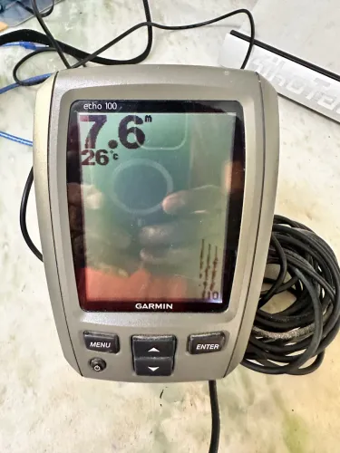 Localizador de peixe Garmin Echo 100