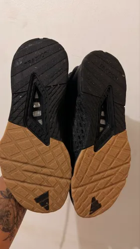 Tênis adidas