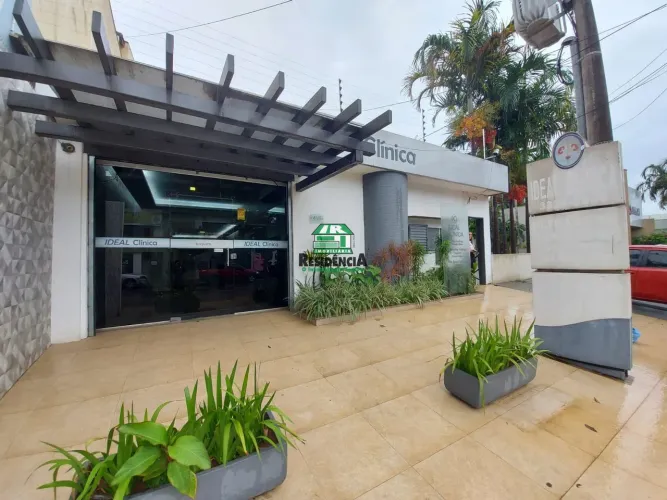Prédio comercial no centro