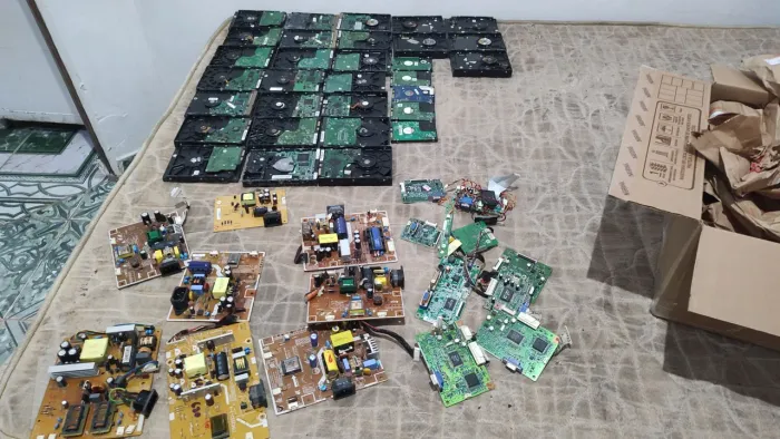 Placas sucatas HDs e placas de monitores