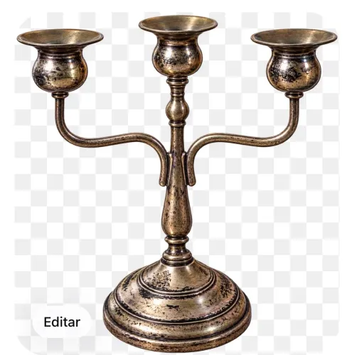 candelabro de 3 braços, também chamado de castiçal tríplice.