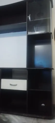Estante com cristaleira