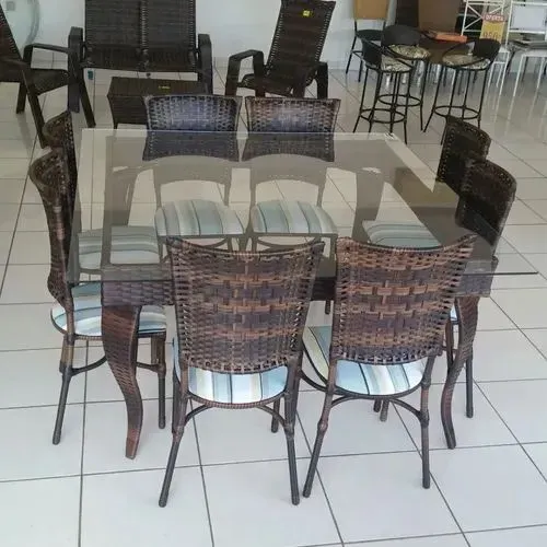 Conjunto de mesa com 8 cadeiras