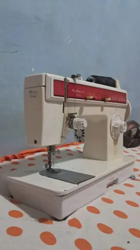 Máquina de costura doméstica 