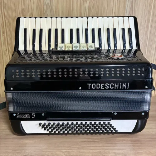 Acordeon Todeschini super 5 preta com case