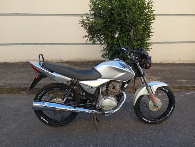 Vendo CG 150 por apenas 8.500,00