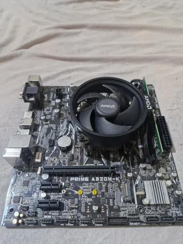 Placa mãe A320M-K + Ryzen 5 2400