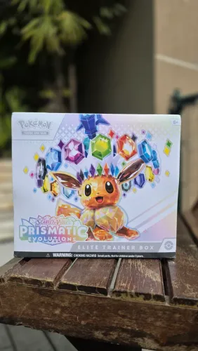 Elite Trainer Box Evoluções Prismáticas (Prismatic Evolutions) em Inglês, Pokémon TCG