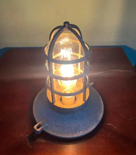 Luminária de Mesa Náutica Industrial