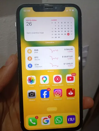 iPhone XR bateria 100%, consevador 