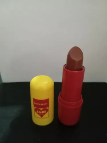 batom cremoso intense o boticário paçoca