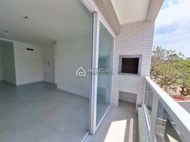Apartamento novo em Canasvieiras 2 suítes próximo à praia