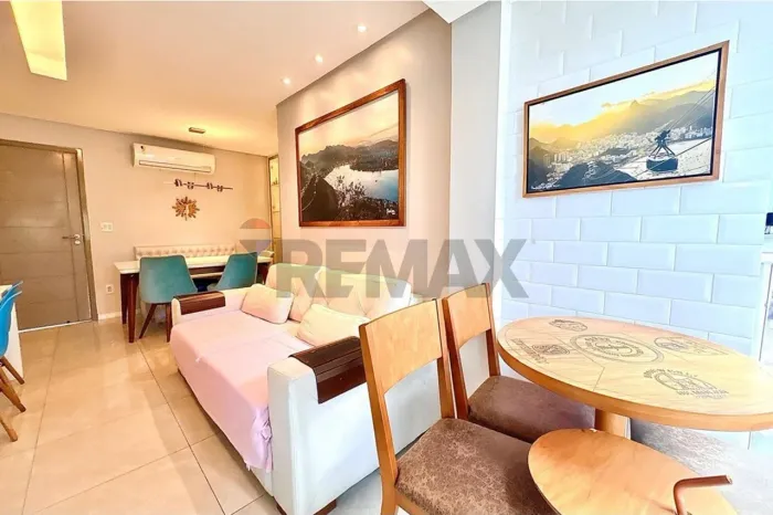 Apartamento Reformado com 2 Quartos e Varanda Gourmet no Bosque da Trindade Casa Amarela