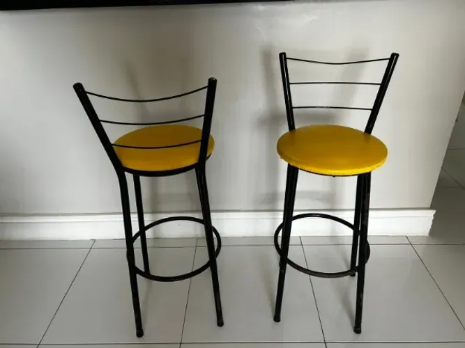 Vendo dois banco para balcão 