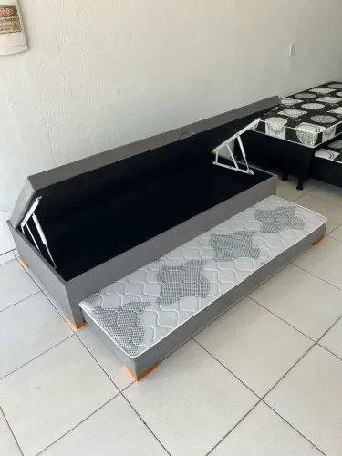 Bom com auxílio solteiro bau